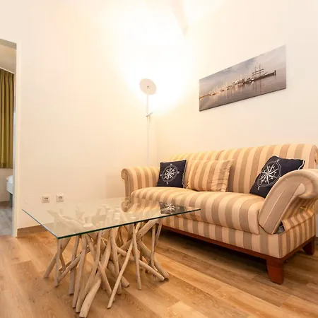 Marina 94-links * Κουξχάφεν